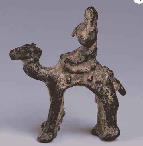 تمثال آدمي وحيواني
